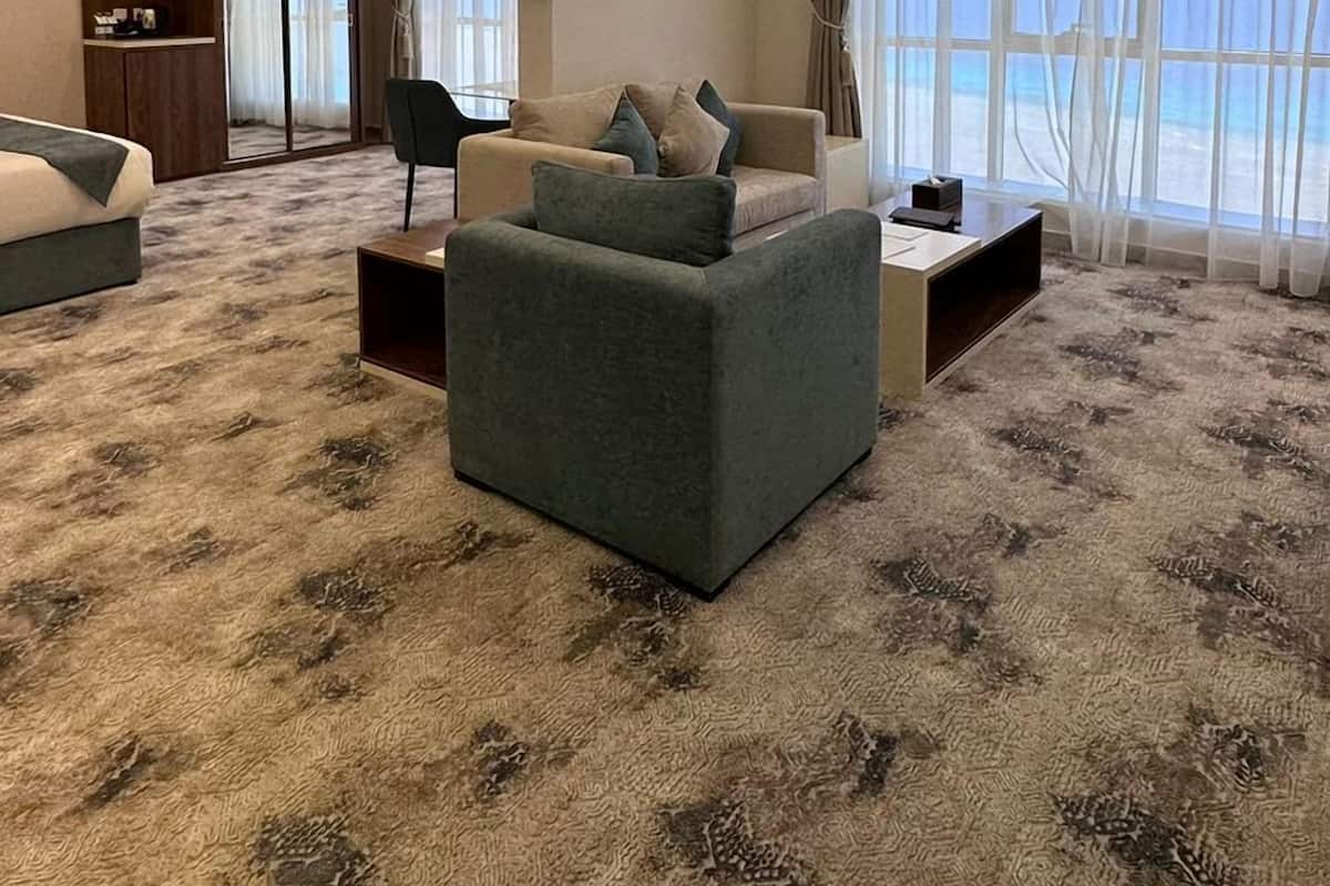Executive Room with Sea View | Living area | LCD TV