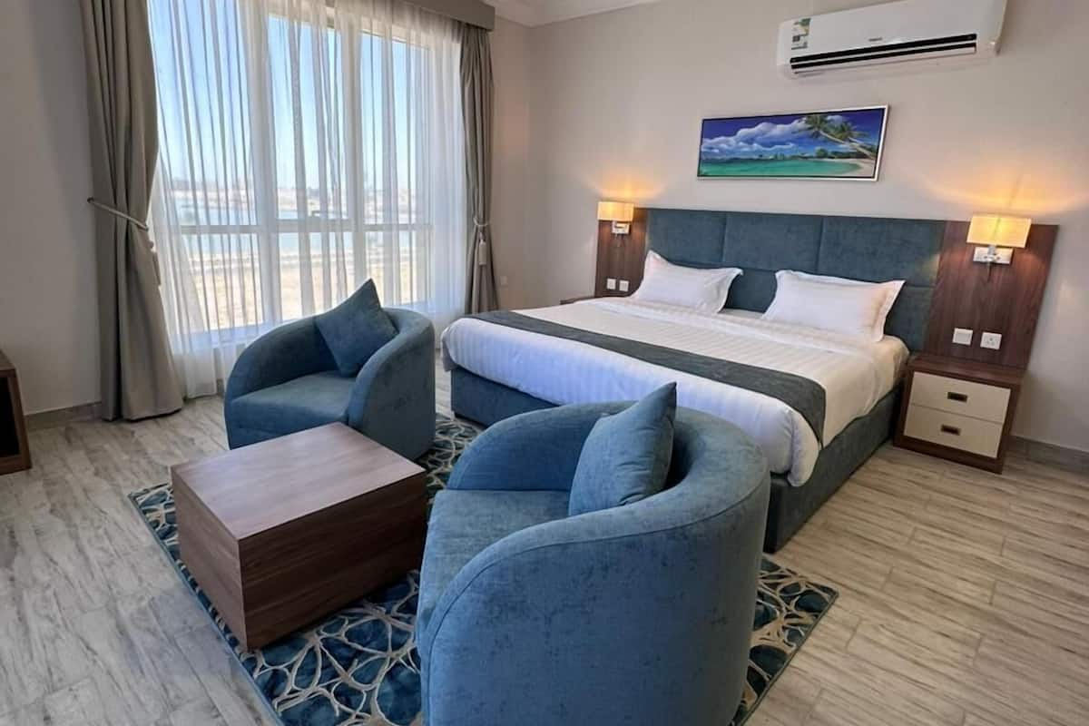 Executive Room with Sea View | 1 bedroom, hypo-allergenic bedding, minibar, in-room safe