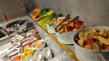 Desayuno buffet todos los días (con cargo)