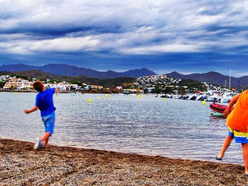 Penthouse centrique avec grande terrasse près de la plage, TV, micro-ondes, machine à laver, WiFi