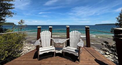 Beeshore Lakehouse: Waterfront Bliss and Comfort