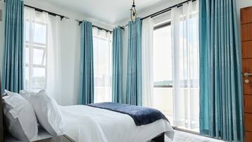 3 bedrooms, desk, soundproofing, iron/ironing board