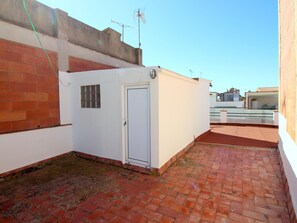 Property grounds - Central Apartment in Roses, 300m from Beach, 4 Bedrooms, Roof Terrace (Roses)