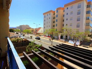 Property grounds - Bright Apartment with Pool, Near Beach & Center, Parking Included in Santa Margarita (Roses)
