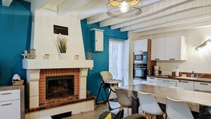 Interior - Peaceful Retreat Near ZooParc de Beauval: Modern Comforts, Heated Pool, Nature, and History (Villentrois-Faverolles-en-Berry)