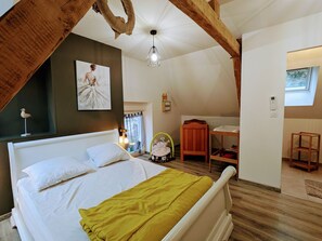 10 bedrooms, free WiFi - Spacious 3 Gites with Heated Pool, Private Jacuzzi, Near Loire Castles & Beauval Zoo (Villentrois-Faverolles-en-Berry)