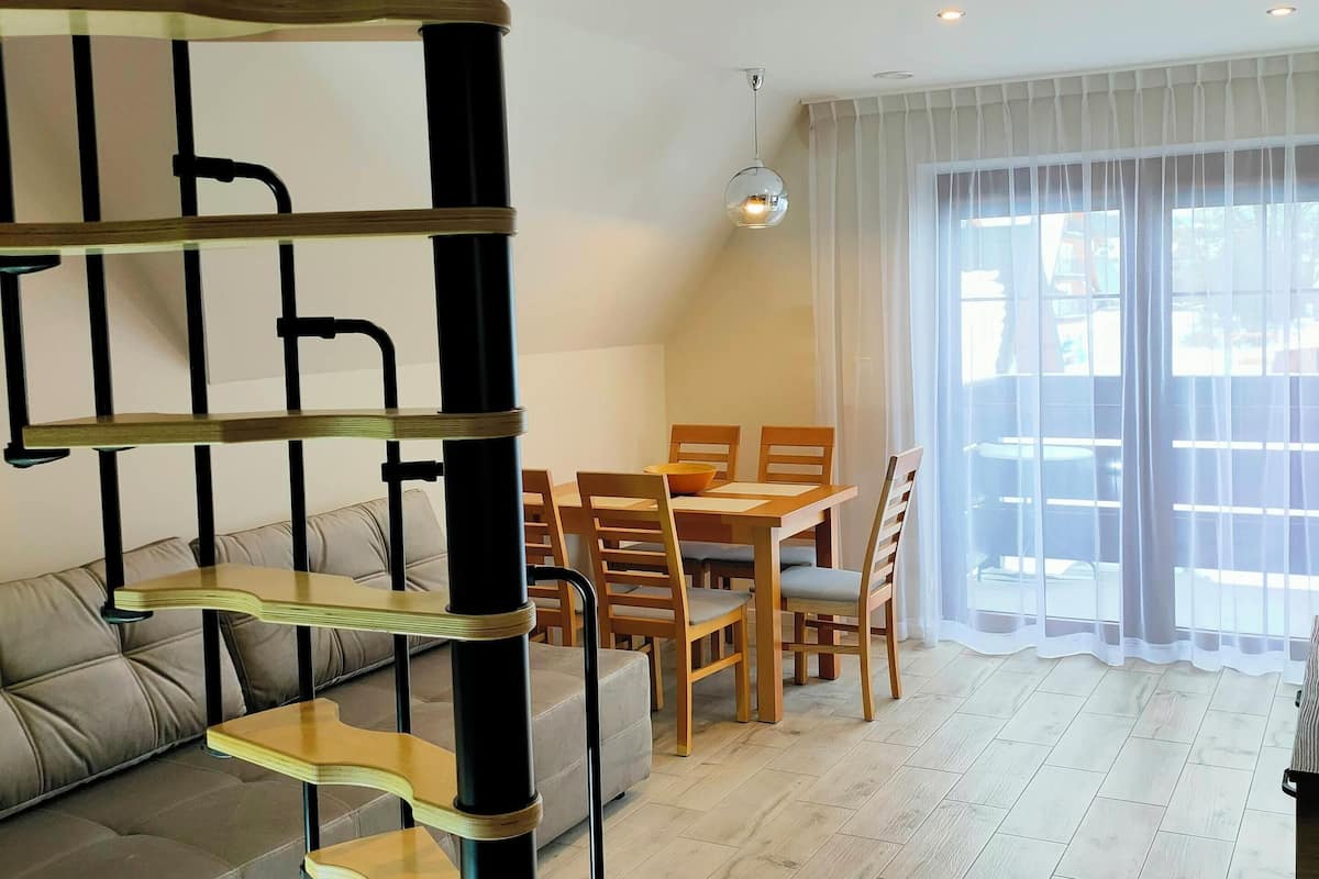 Comfort Apartment, Balcony, Mountain View | Living area