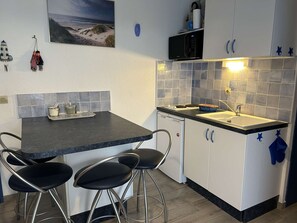 Microwave, stovetop, coffee/tea maker