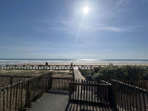 2-room apt, 4 pax, sea view, beach access, parking