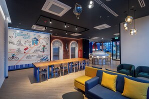 43-inch Smart TV with cable channels, Netflix, streaming services