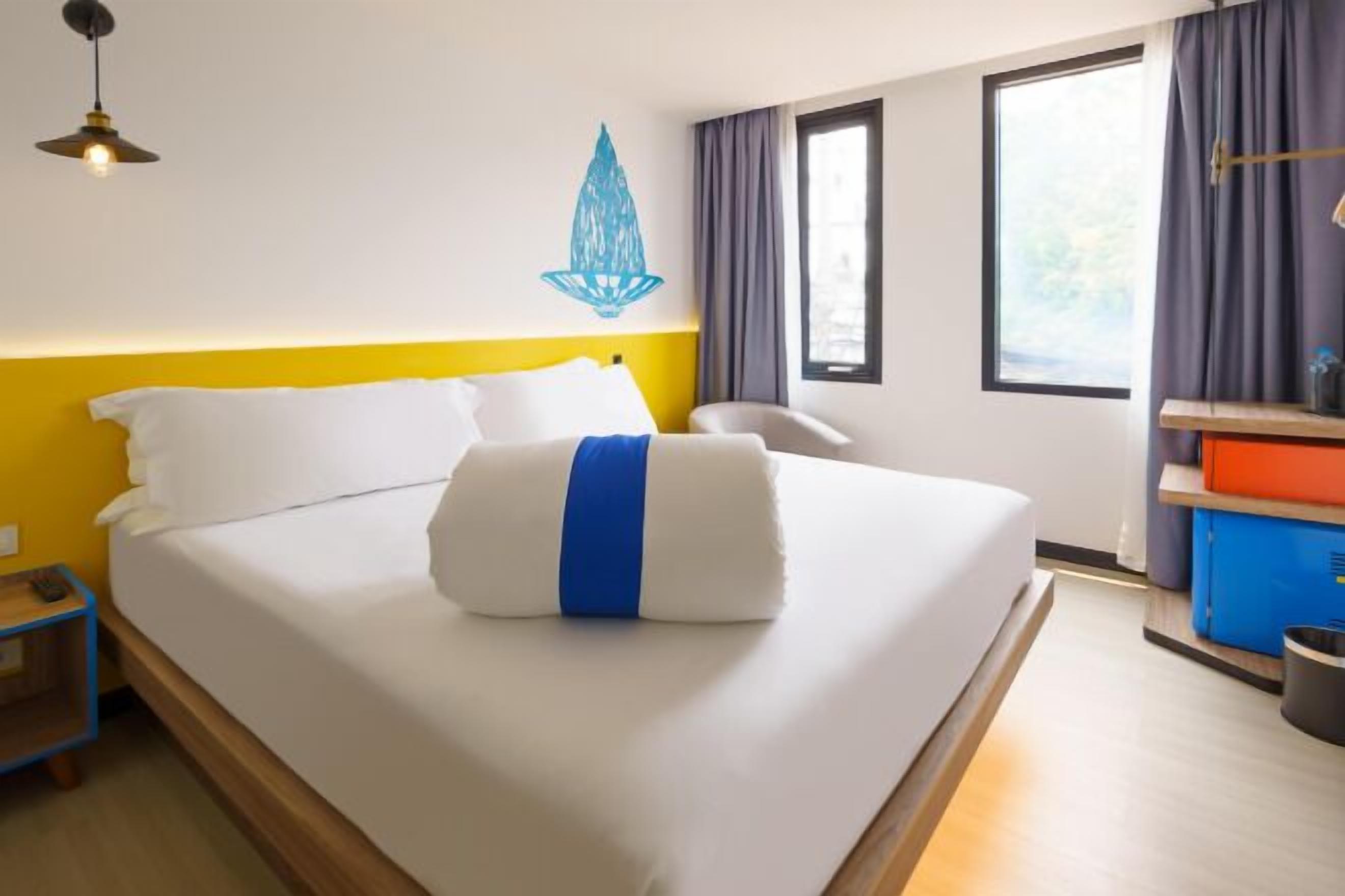 In-room safe, free WiFi, bed sheets