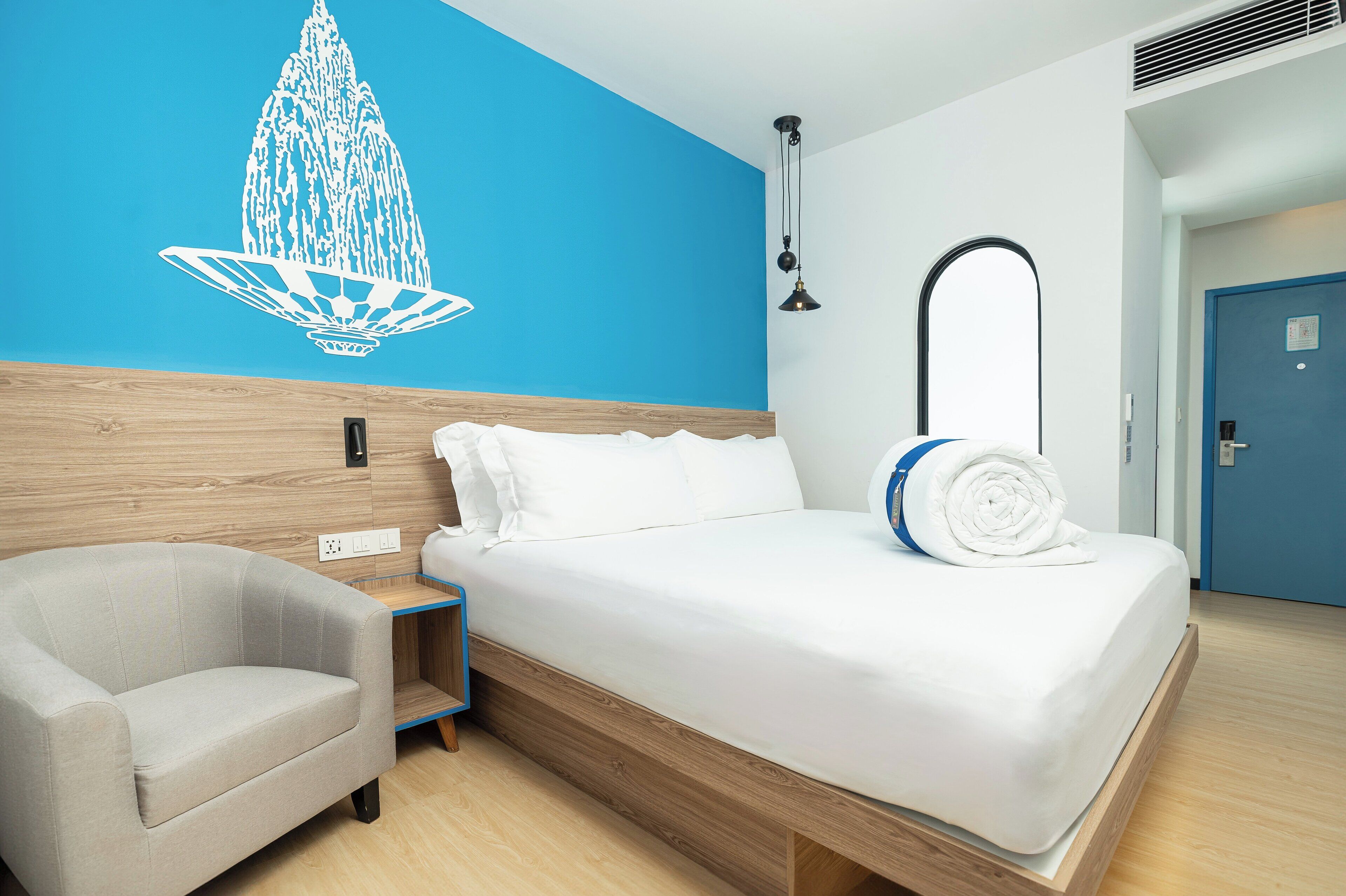 Standard Room, 1 King Bed (COSI with Daily food & drink credit) | In-room safe, free WiFi, bed sheets