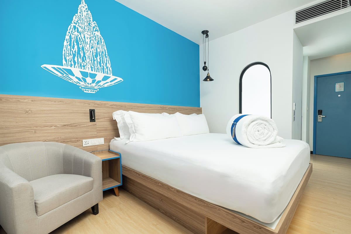 Standard Room, 1 King Bed (COSI with Daily food & drink credit) | In-room safe, free WiFi, bed sheets