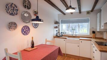 Frigorífico y utensilios de cocina