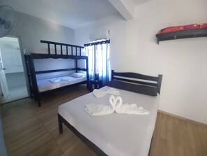 Family Quadruple Room | Bar mini, dihias secara berasingan 