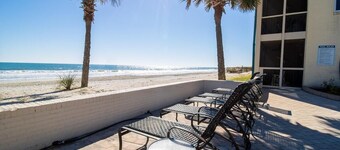 Ocean Breeze Oceanfront Tower King Room 2nd Fl