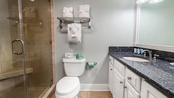 SĂšche-cheveux, serviettes fournies