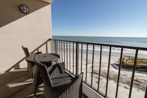 Property grounds - Explore Treasures Oceanfront Tower King Rm 3rd FL (Pawleys Island)