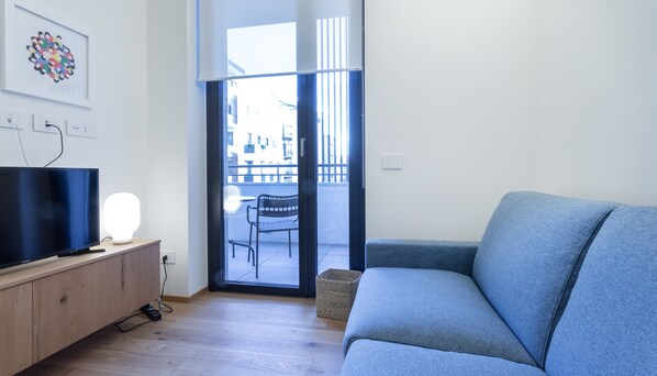 Apartment (1 Bedroom) | Living area | 55-inch TV with cable channels - Italianway - Cecchi 18 A C3.01 (Milan)