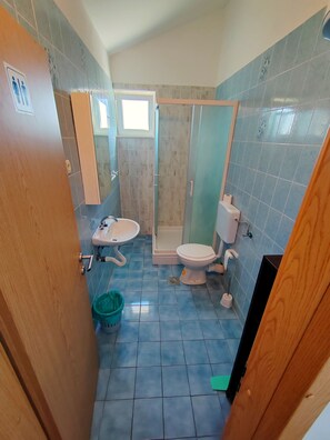 Apartment, 2 Bedrooms, Balcony, Garden View | Bathroom