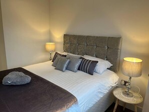 2 bedrooms, free WiFi, bed sheets - Luxury 2 Bed 2 Bath Apartment Central Location (Bournemouth)