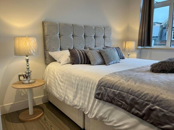 2 bedrooms, free WiFi, bed sheets - Luxury 2 Bed 2 Bath Apartment Central Location (Bournemouth)