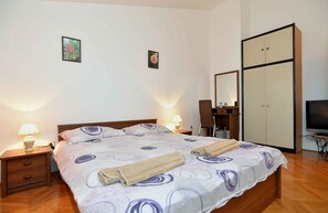 2 bedrooms, iron/ironing board