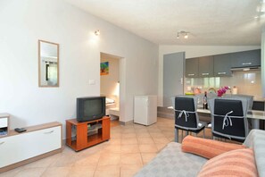 TV - Holiday apartment with air conditioning (Pula)