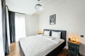 Executive Apartment | Individually decorated, individually furnished, desk, laptop workspace