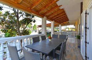 تناول الطعام بالخارج