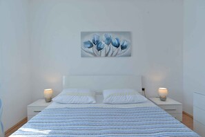 2 室のベッドルーム、アイロン / アイロン台、旅行用ベビーベッド