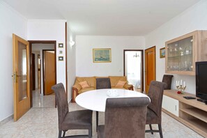 Interior - Holiday apartment with balcony and barbecue facilities (Rovinj)