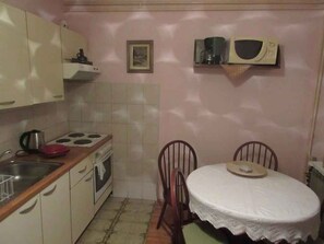 Kühlschrank, Ofen, Herdplatte, Toaster