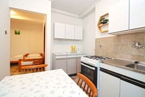 Kühlschrank, Ofen, Herdplatte