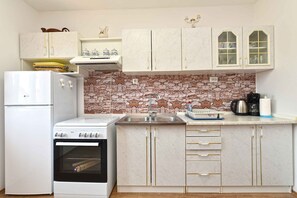 Fridge, oven, stovetop