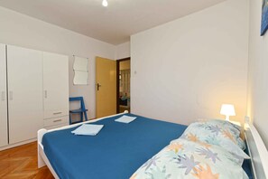 2 bedrooms, iron/ironing board