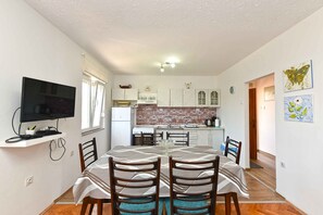 Fridge, oven, stovetop