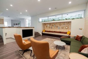 TV, offices - 4BR Rice Village w/Rooftop Deck & BBQ, Sleeps 12 (Houston)