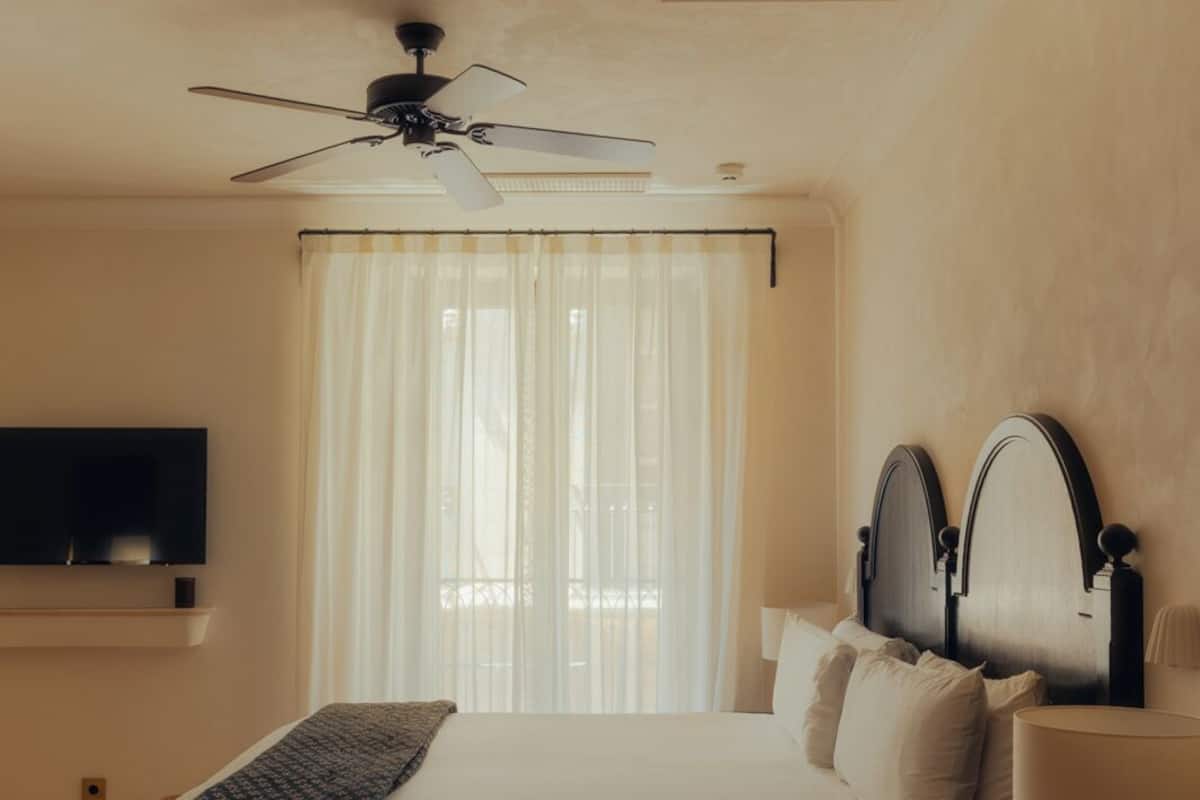 Deluxe Room | Premium bedding, minibar, soundproofing, iron/ironing board