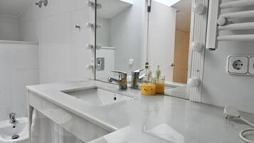Ducha y secador de pelo