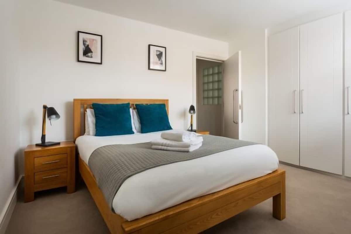 2 bedrooms, in-room safe, laptop workspace, soundproofing
