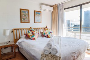 1 bedroom, iron/ironing board, Internet, bed sheets - Modern 1BR with view of the Costanera Center (Las Condes)