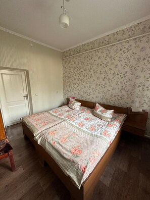 Basic Double or Twin Room | Bed sheets - Zhenja and Lyuda's Boarding House (Zhabagly)