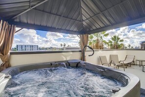 Bañera de hidromasaje exterior