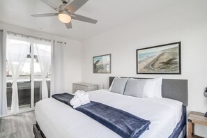 2 bedrooms, desk, iron/ironing board, WiFi