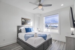 2 habitaciones, escritorio, tabla de planchar con plancha y wifi