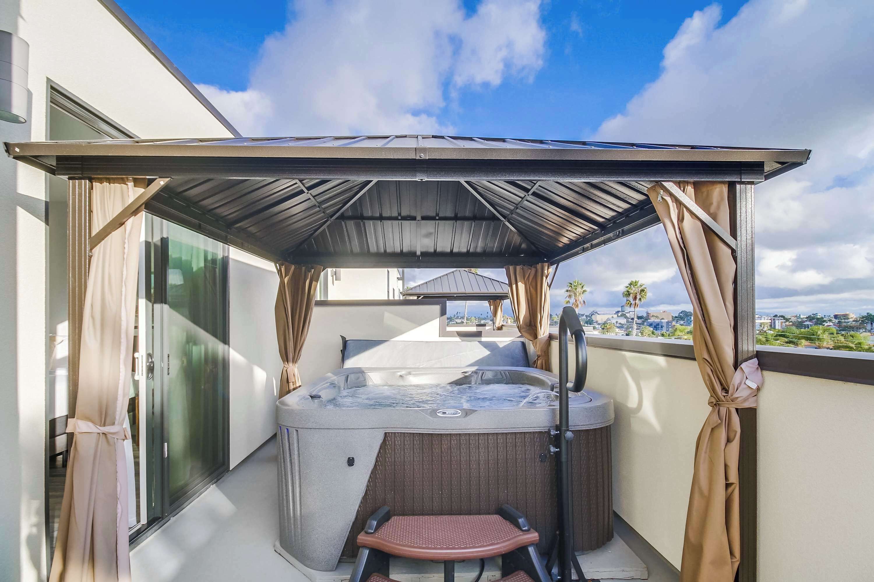 Tina de hidromasaje al aire libre