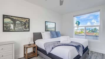 2 bedrooms, desk, iron/ironing board, WiFi