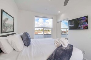 2 bedrooms, desk, iron/ironing board, WiFi