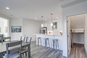 Dining - Park Blvd 304 | Contemporary | Brand New | Cozy (San Diego)